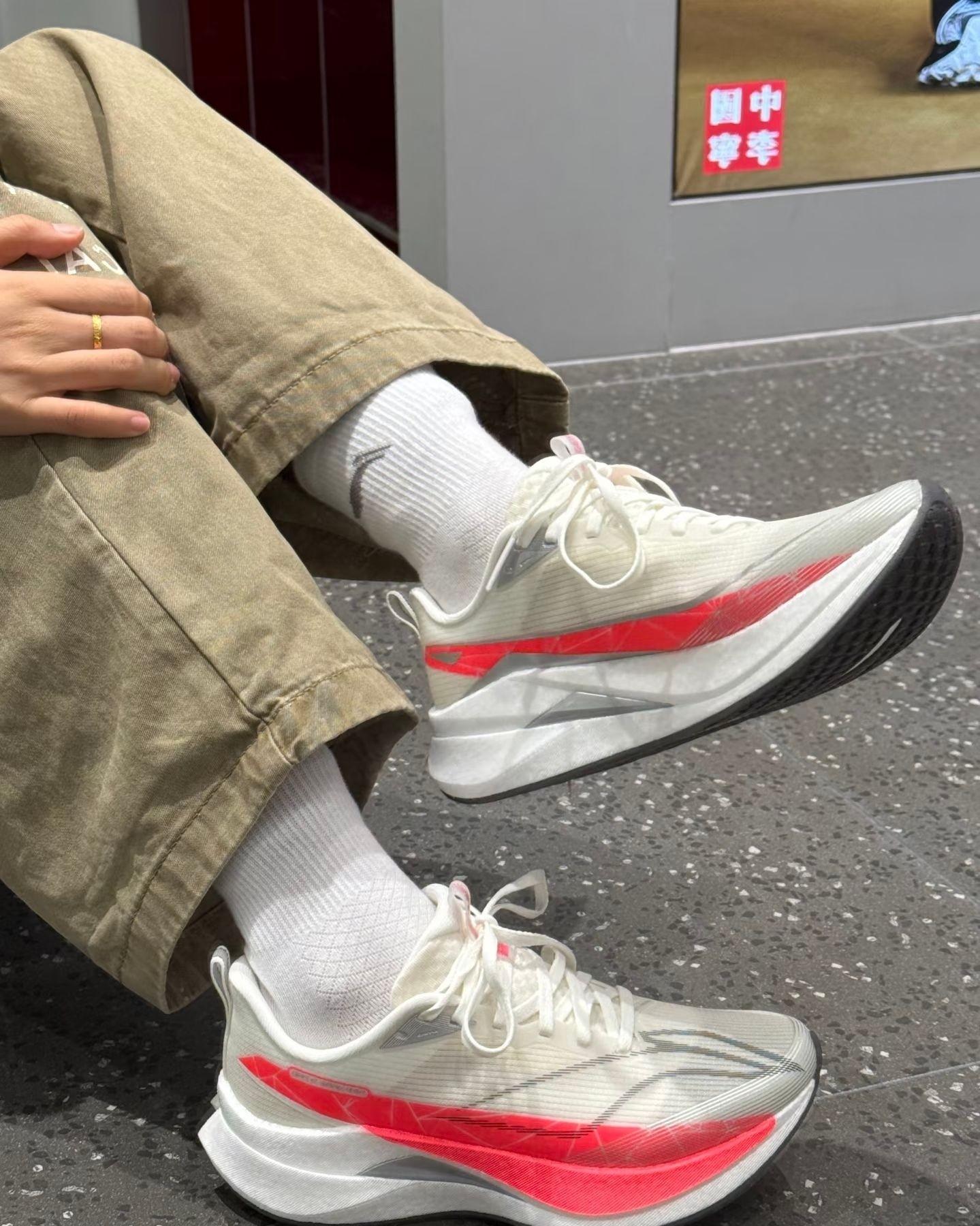 李宁赤兔9Pro直接封神!跑者闭眼冲的全能战靴